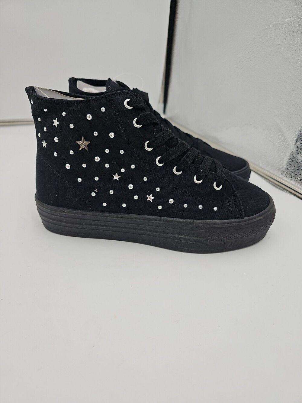 NIB Women Studded Platform Sneakers Athletic High Top Shoes Size US 6
